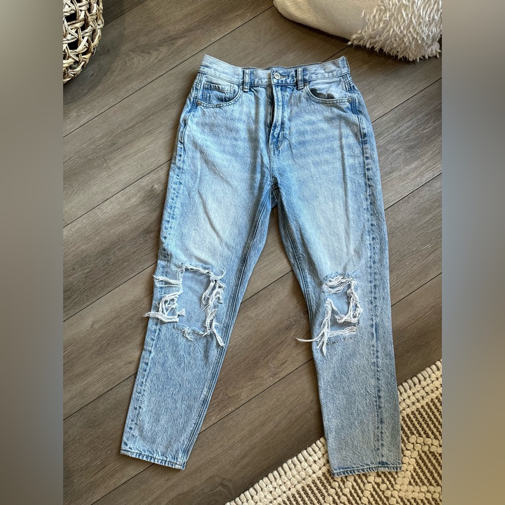 American Eagle High Waisted Ripped Denim Jeans Size 2